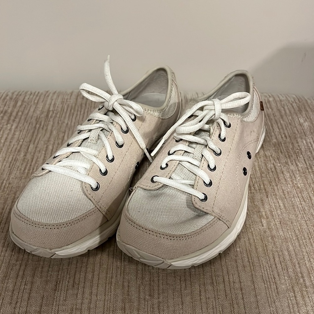 Dr. Scholl’s memory foam core fit sneakers, size 7.5 medium